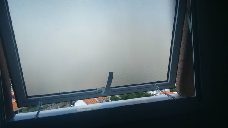 Limitador de abertura em janela